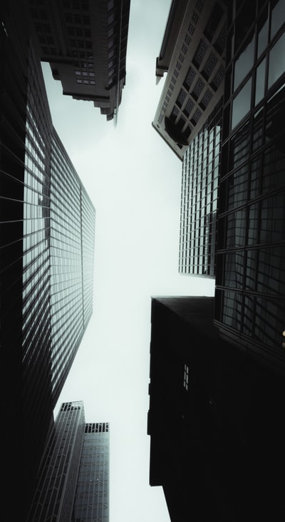 高层建筑的低角度摄影
